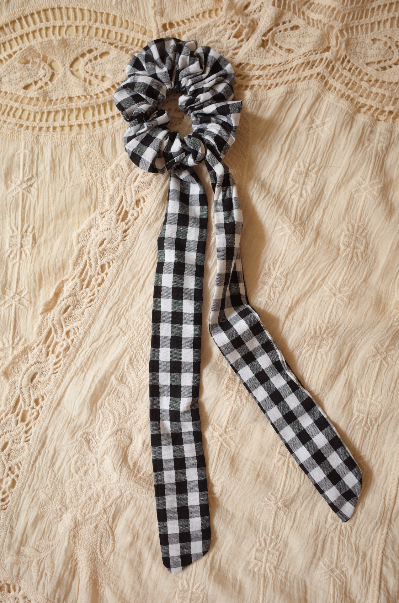 Scrunchie Beige and White