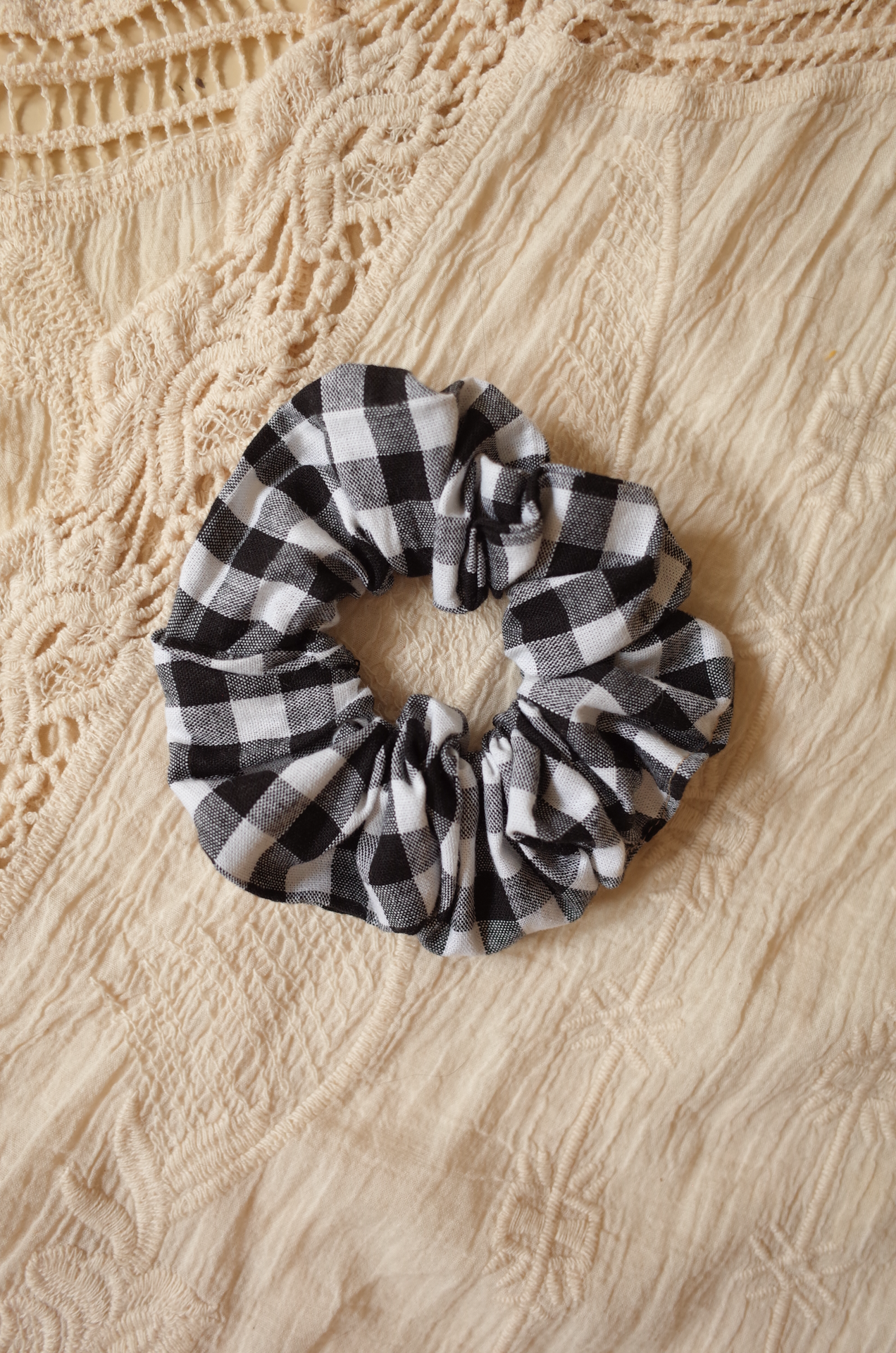 Scrunchie Beige and White