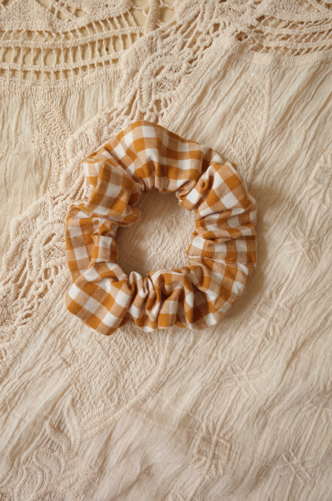 Scrunchie Yellow and White