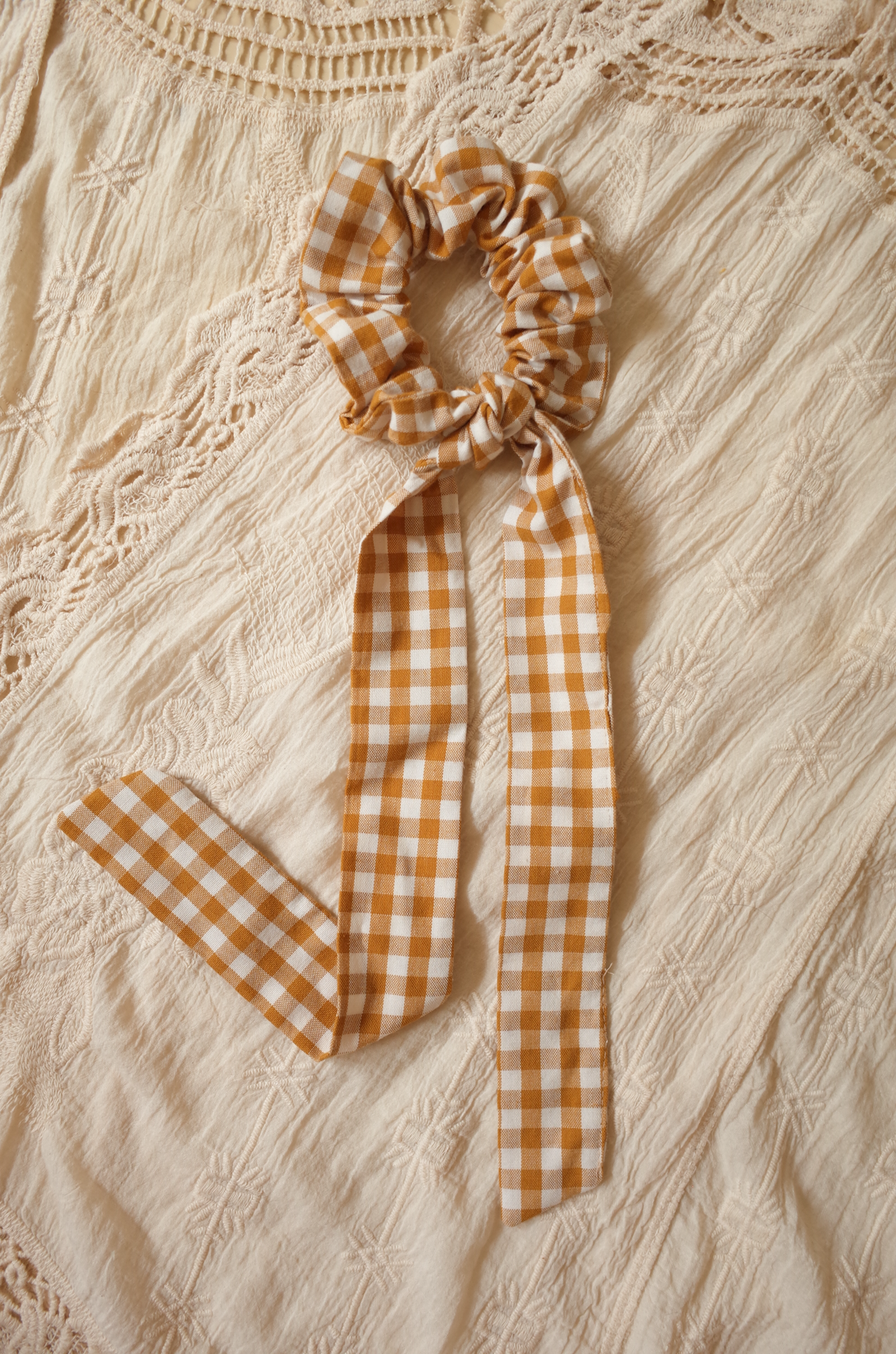 Scrunchie Yellow and White