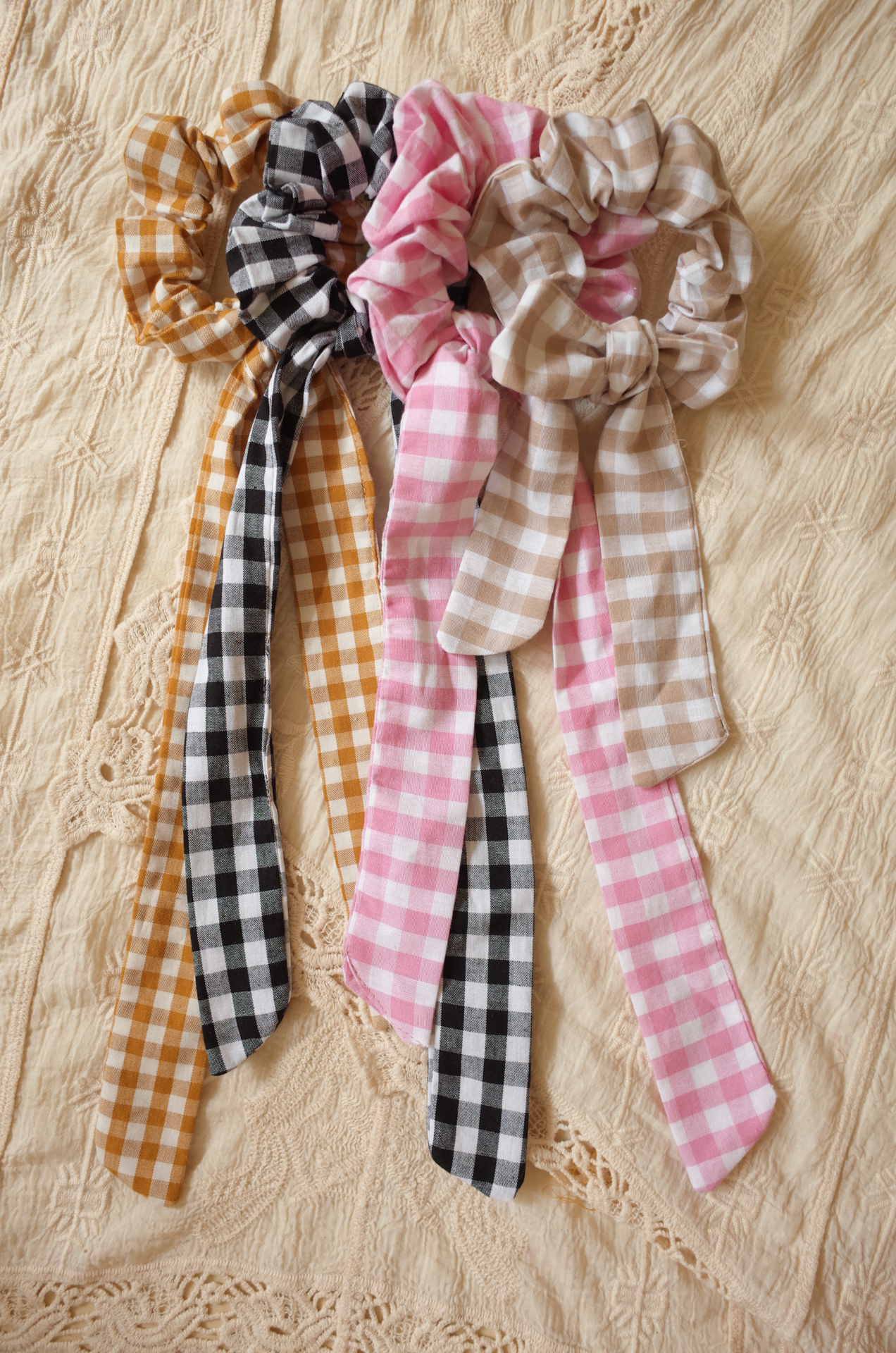 Scrunchie Beige and White